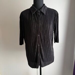 MNG Mango Black Pleated Plisse Button Down Short Sleeve Top Women’s Size Medium
